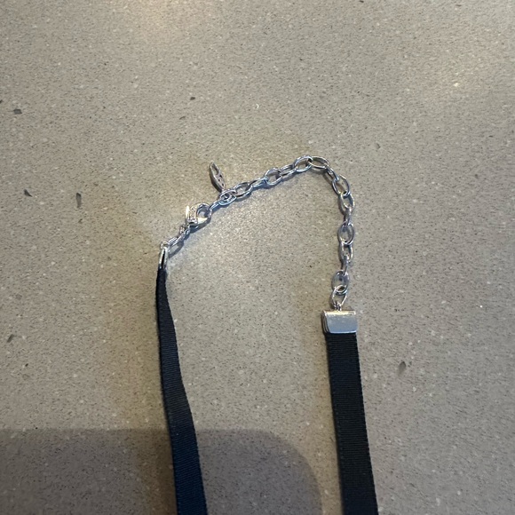 Velvet Black Choker Necklace with Pendant - Picture 3 of 4